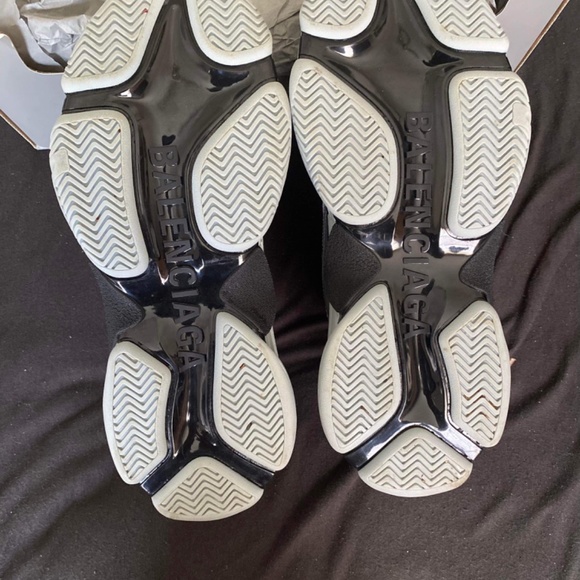 Shoes - Picture 4 of 5